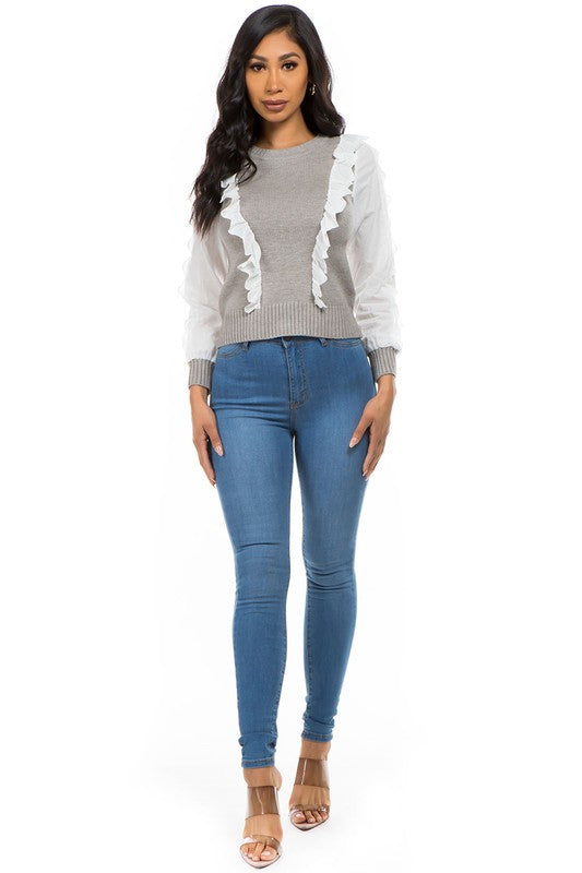 Sweater gris con vuelitos